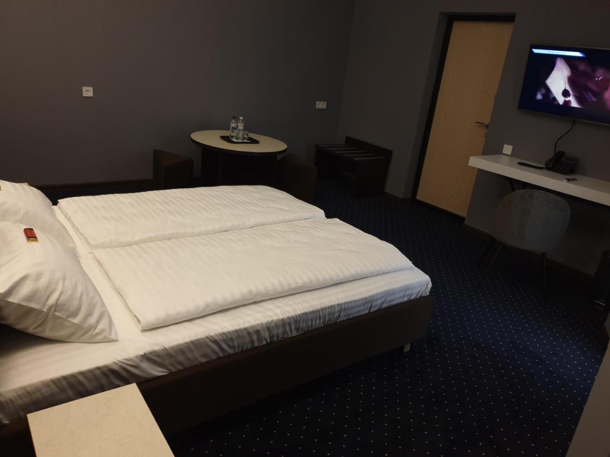 Lex Trend Hotel Irpiny Kültér fotó